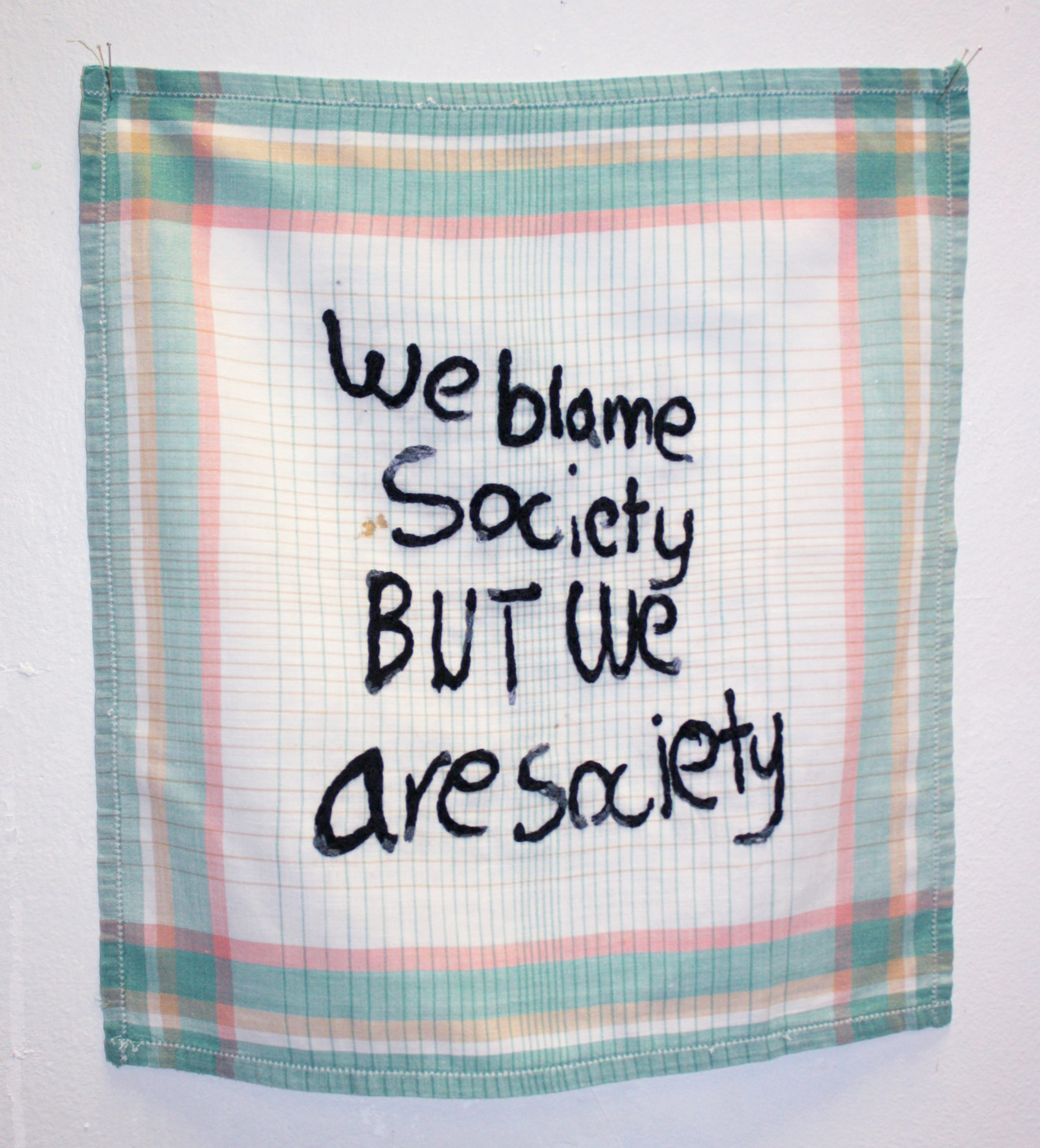 “We blame society but we are society “(série “les pleurs de l’aube”)