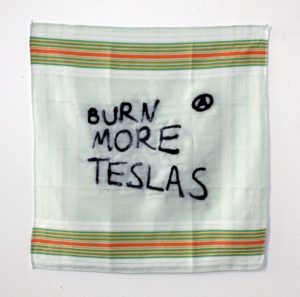 'Burn more teslas', mouchoir brodé