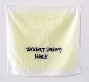 "Insert dream here", mouchoir brodé